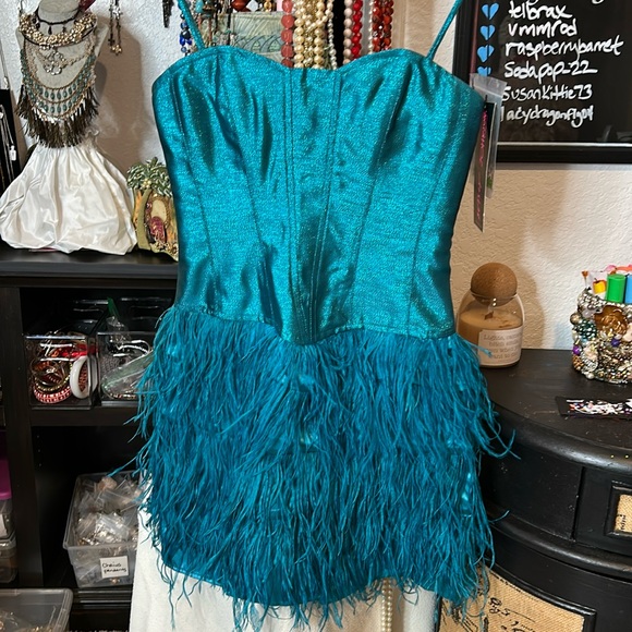 Dresses & Skirts - Vintage NWT Betsey Johnson Peacock Feather Dress Size 0